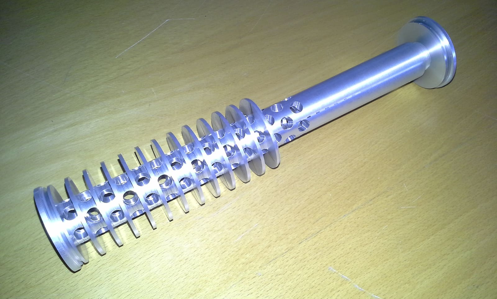 Dämpfer-Sonderfertigung aus Aluminium